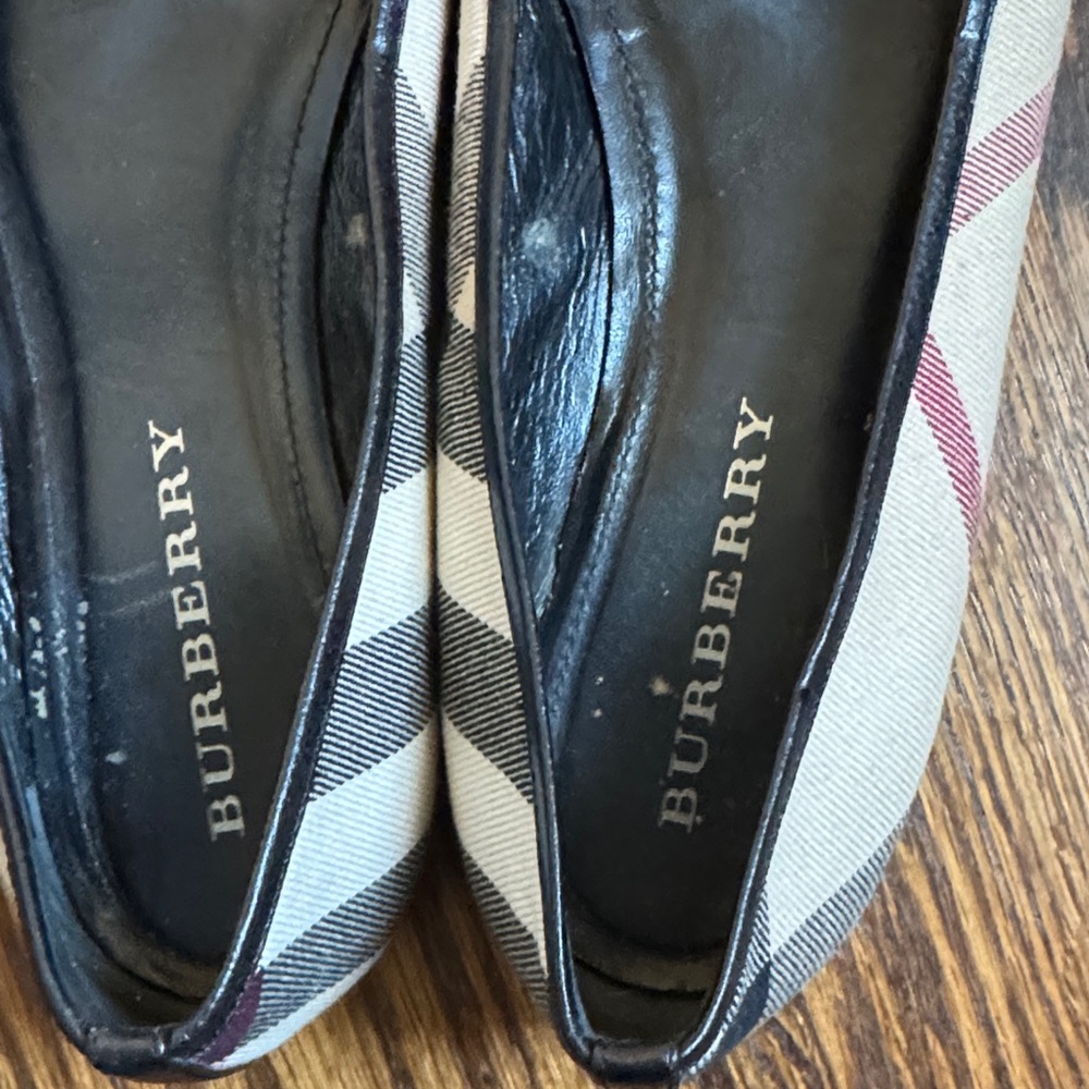 Burberry Women's Plaid ballet Flats - shoes Black, White, and Tan - Picture 2 of 6